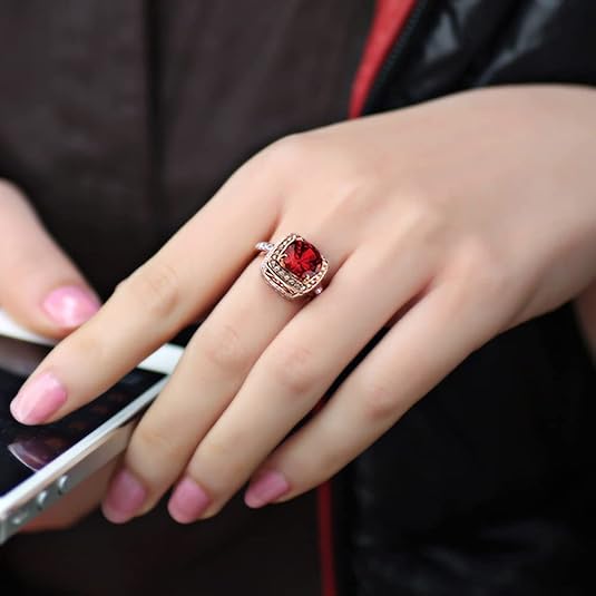Pierścionek różowe złoto czerwony rubin z obramowaniem