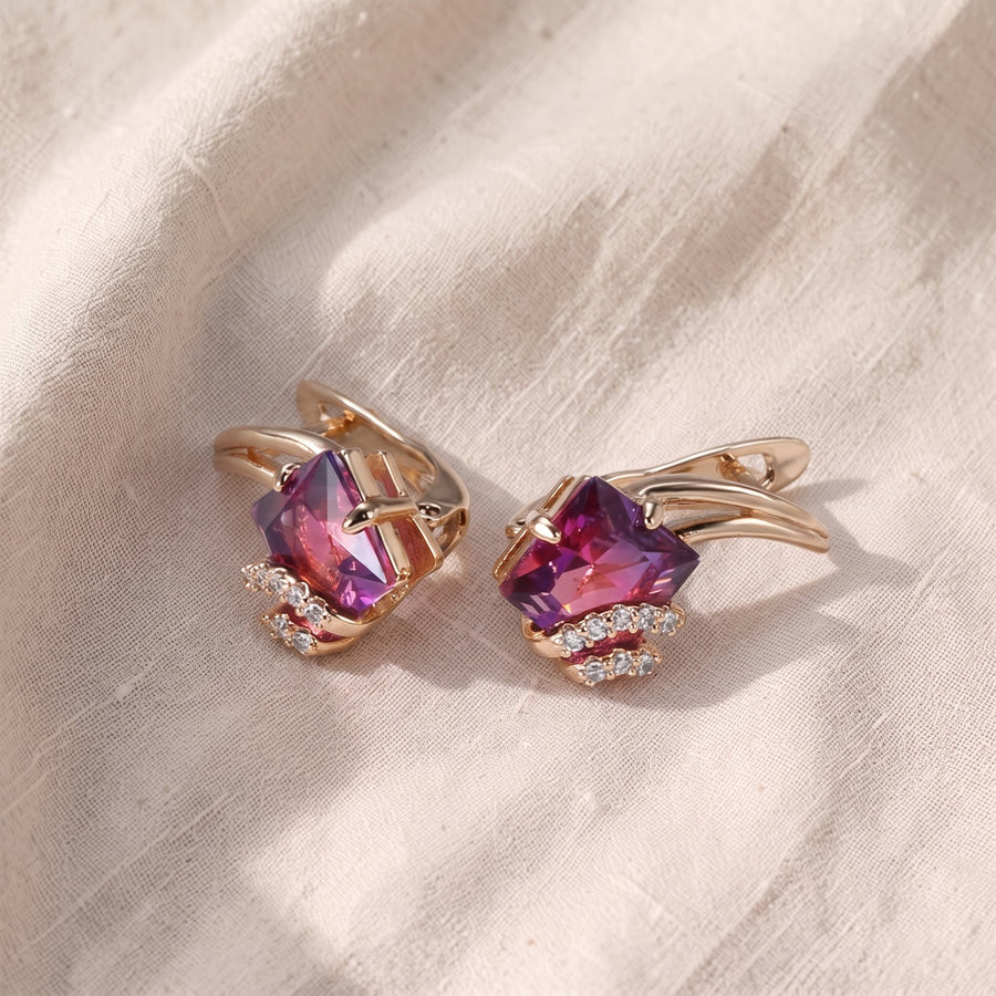 Kolczyki quadrati różowe złoto czerwony rubin z obramowaniem